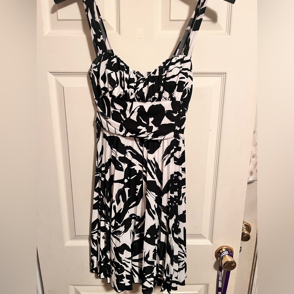 SPEECHLESS Black and White Abstract Dress